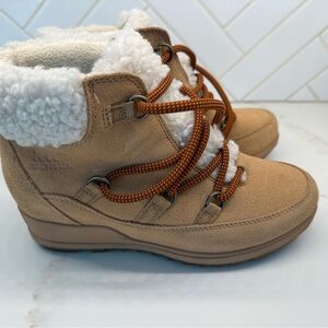 Sorel Women’s Evie Tan and White Cozy Boots